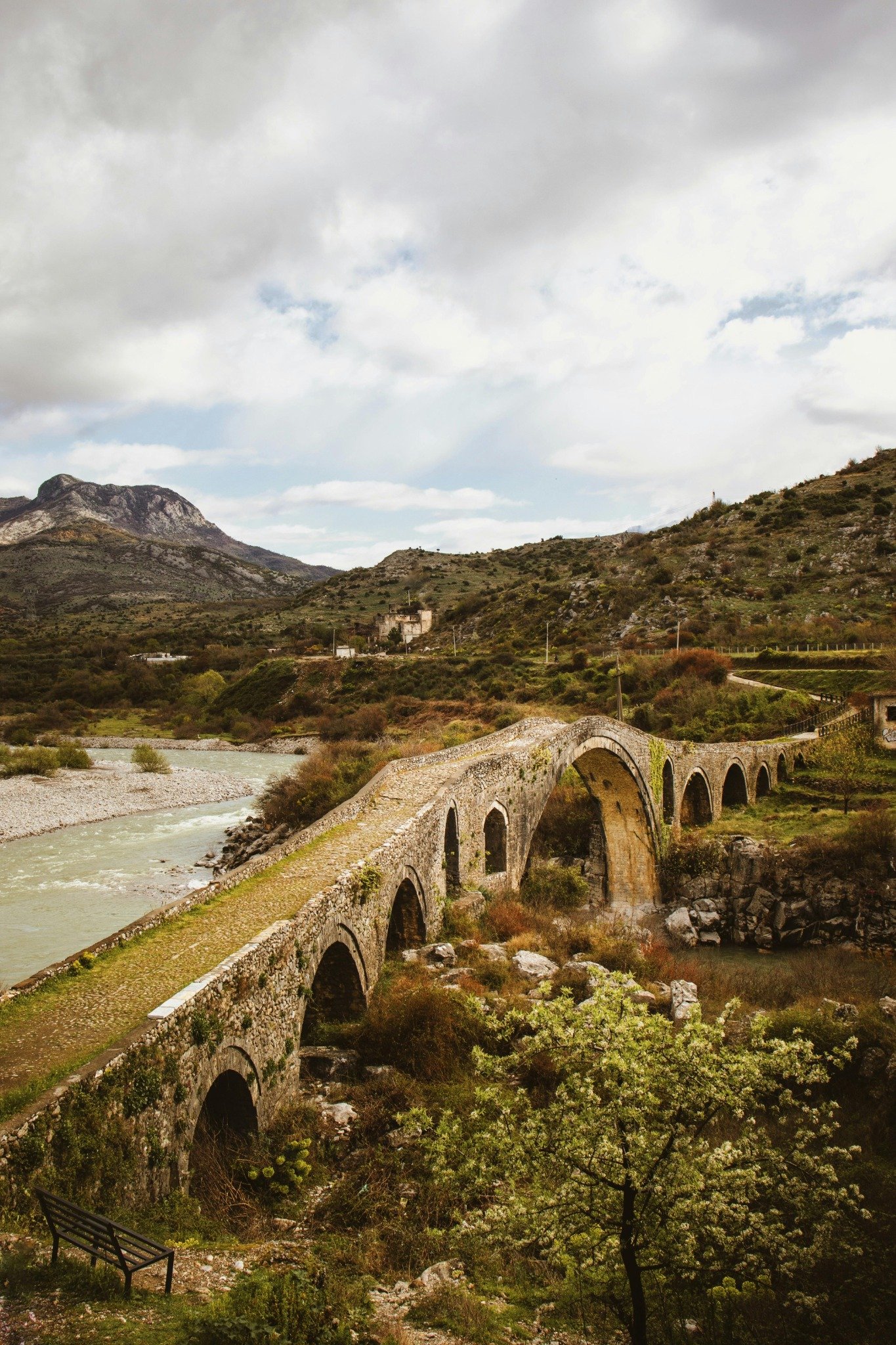 Ponte di Mes Shkodër Albania — escursioni durante turismo dentale