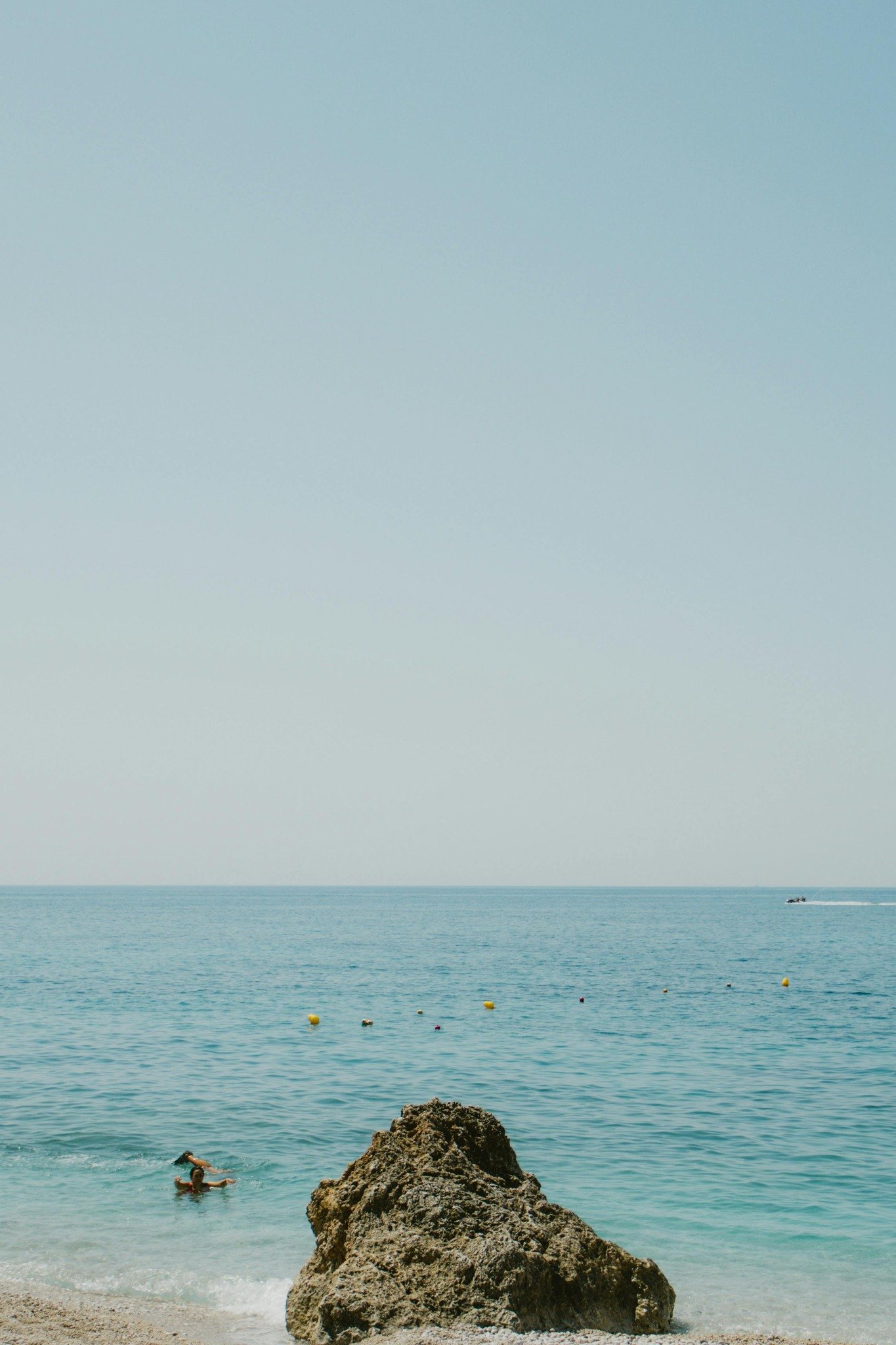 Spiaggia di Valona mare turchese — rilassarsi dopo trattamenti dentali